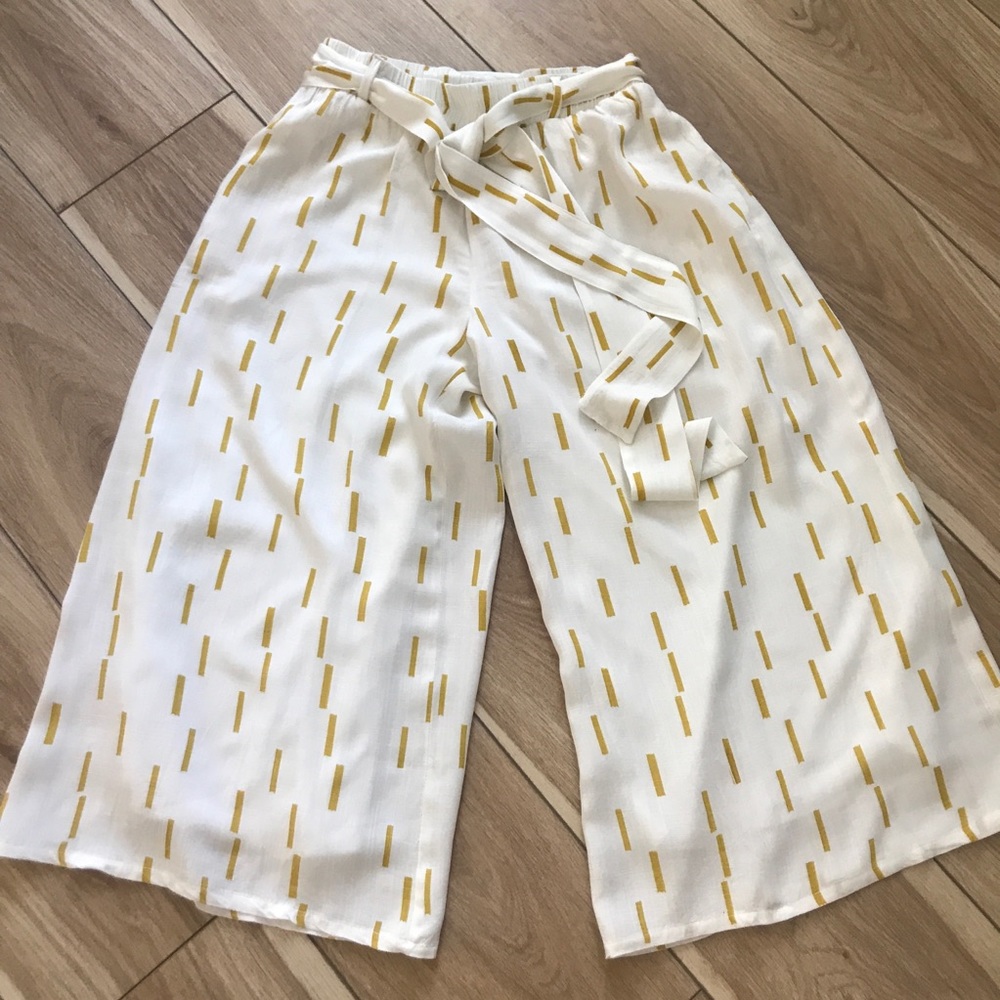 Chico’s 🦩Wide Leg light weight crop Pants Mint condition SZ:S